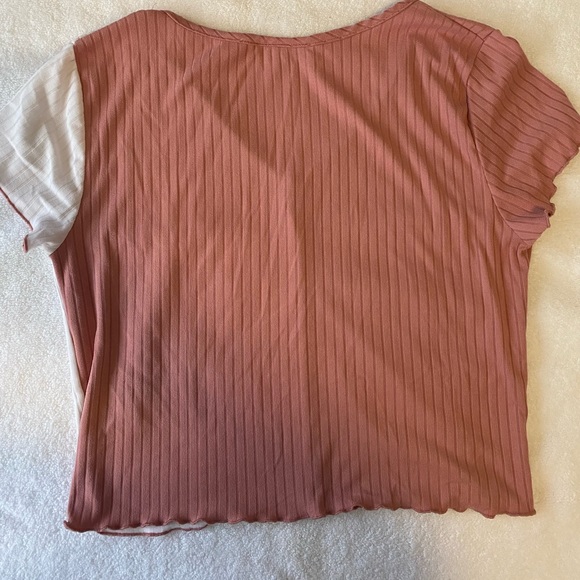 Crop top, pink and white. - Picture 3 of 3
